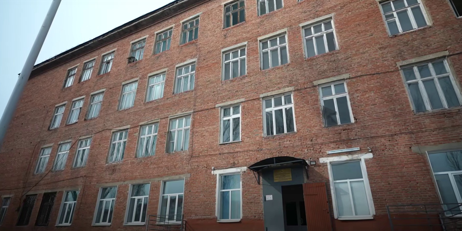 В Энгельсе капитально отремонтируют здание старинной школы